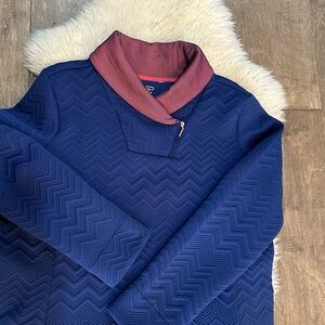 Elegant Navy Blue Zip-Up Top with Red Collar